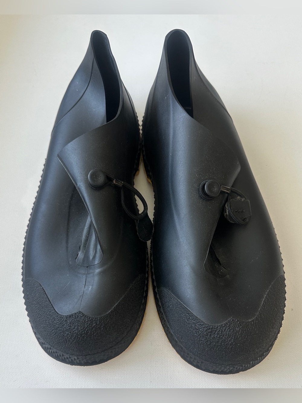 Servus men’s SuperFit Overboots are 100% waterproof.  Size 9/10.
